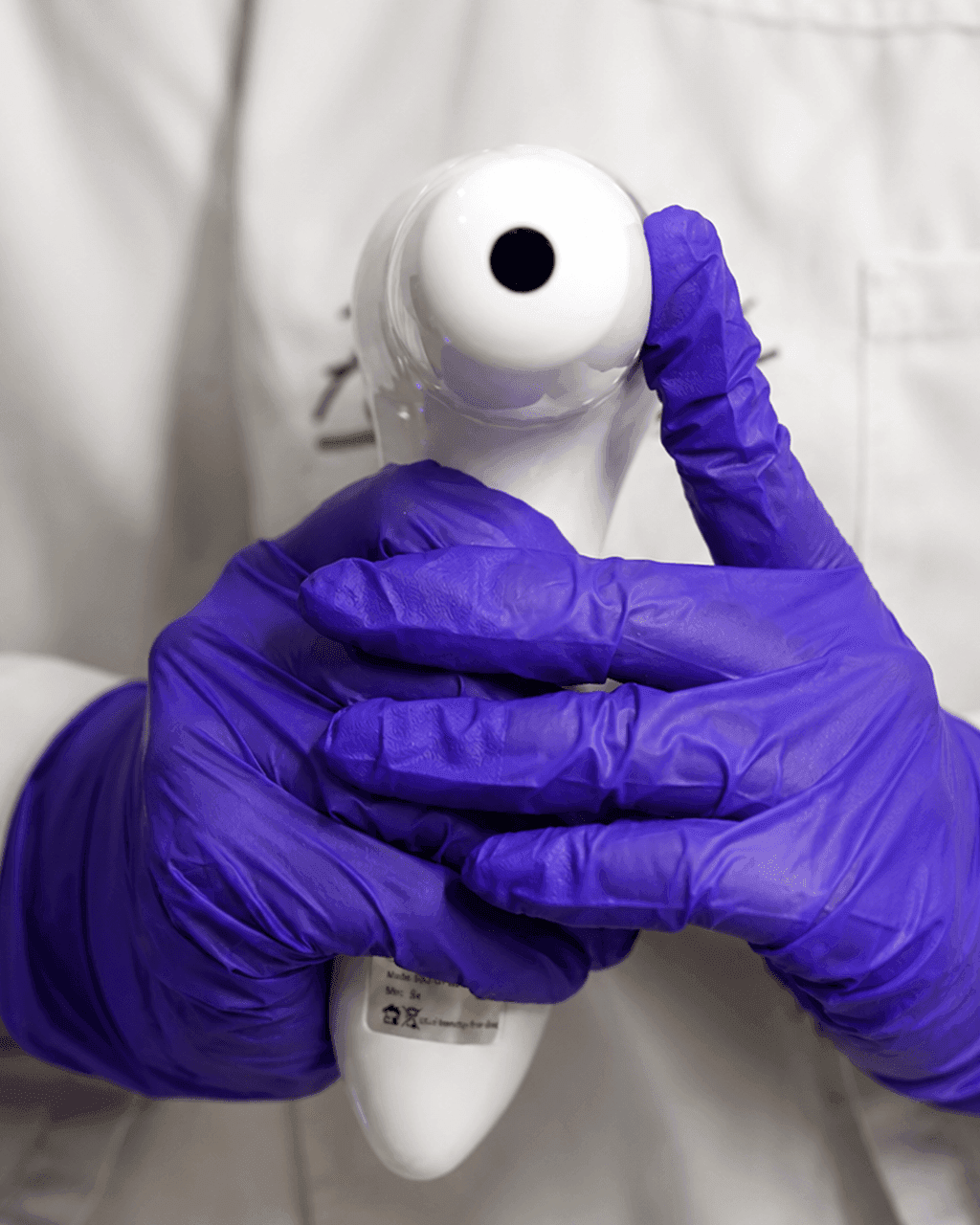 Sonda skin analyser di Epilux impugnata per l'analisi della cute